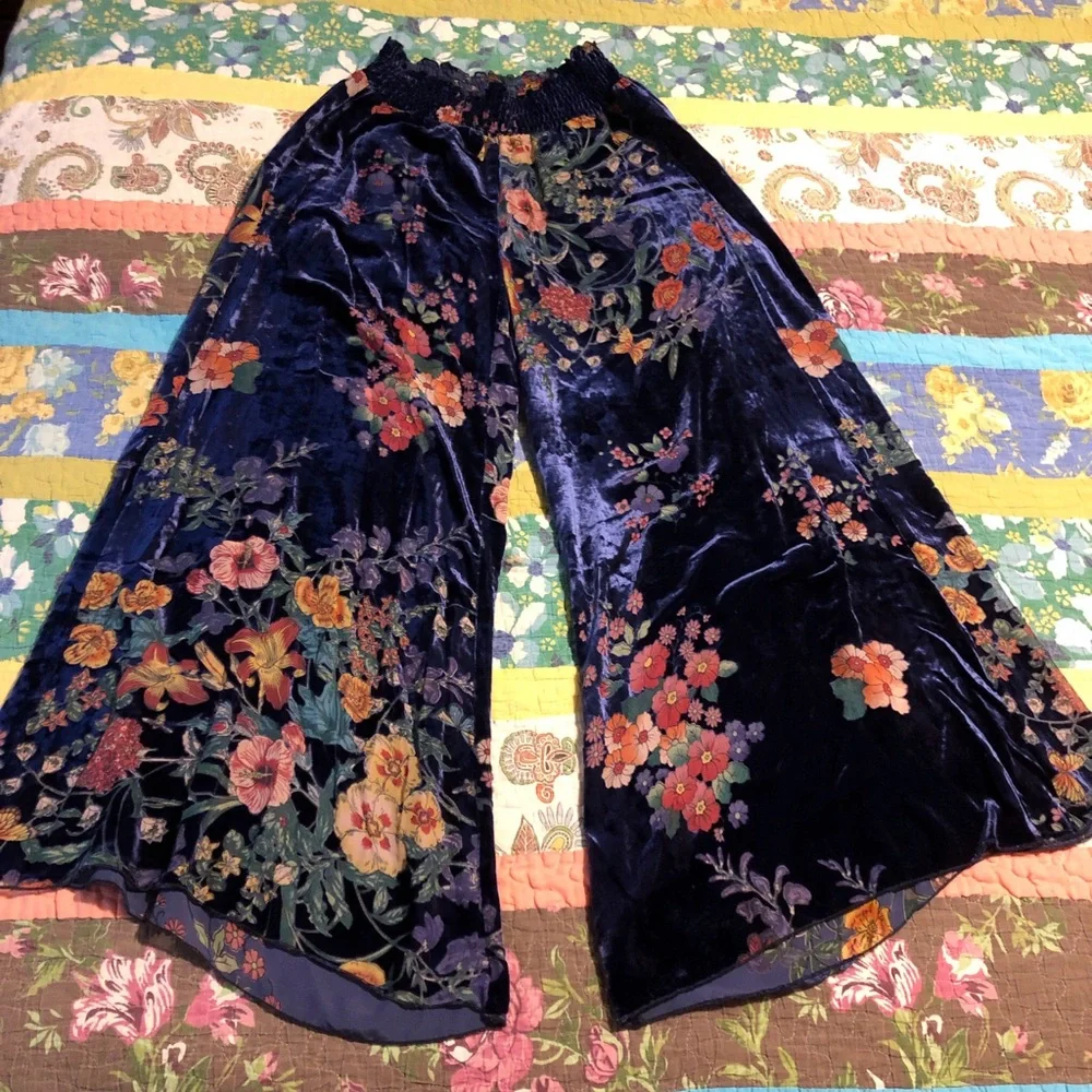 Johnny Was velvet silk and cotton blend floral wide leg pants with elastic waist - Picture 3 of 5